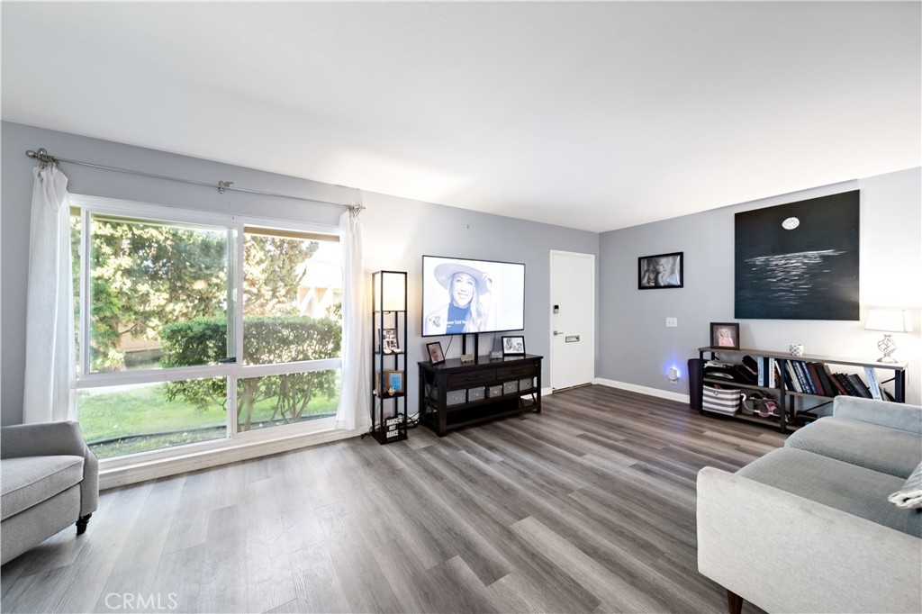 4045 Via Encinas Cypress, CA 90630 - Photo 4 of 34