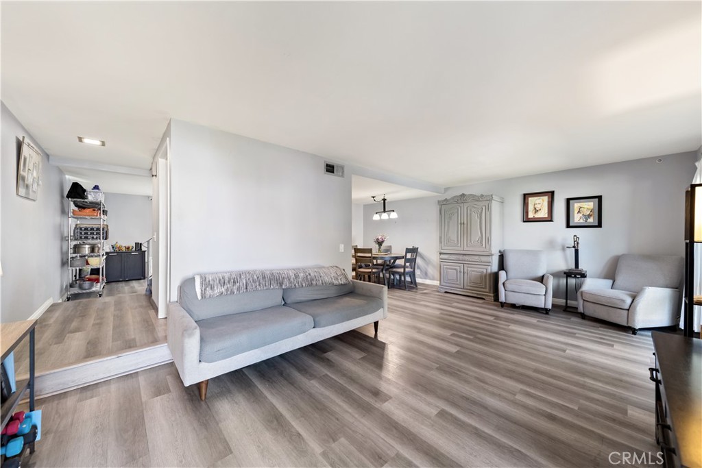 4045 Via Encinas Cypress, CA 90630 - Photo 5 of 34