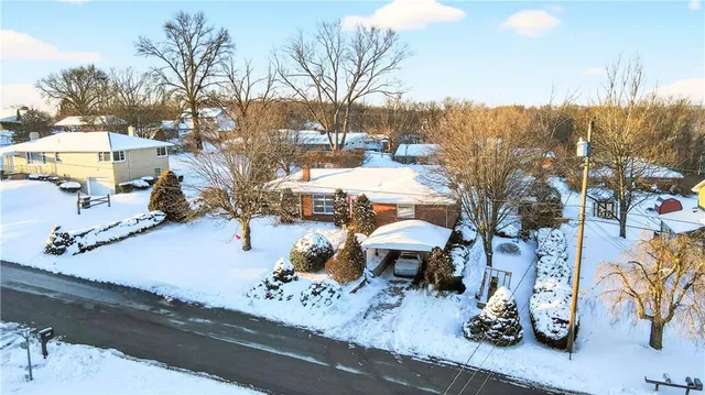 a picture of wall with a white wall