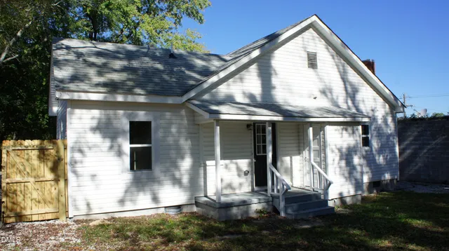 a view of house with yard