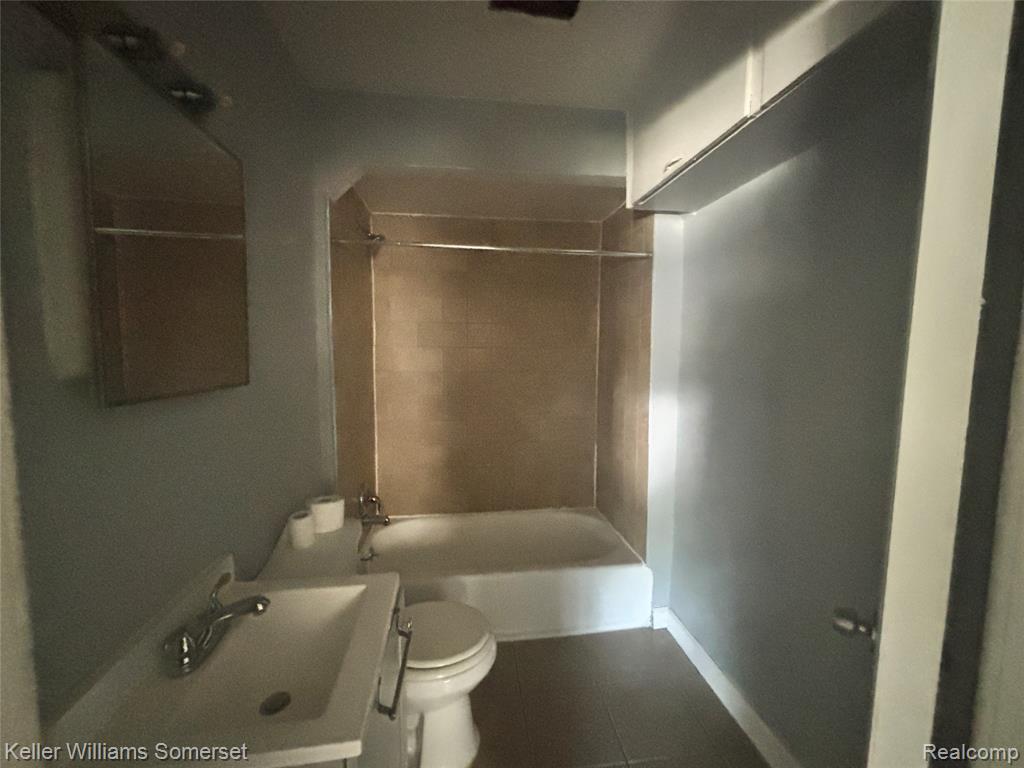 11130 Stephens Warren, MI 48089 - Photo 8 of 11
