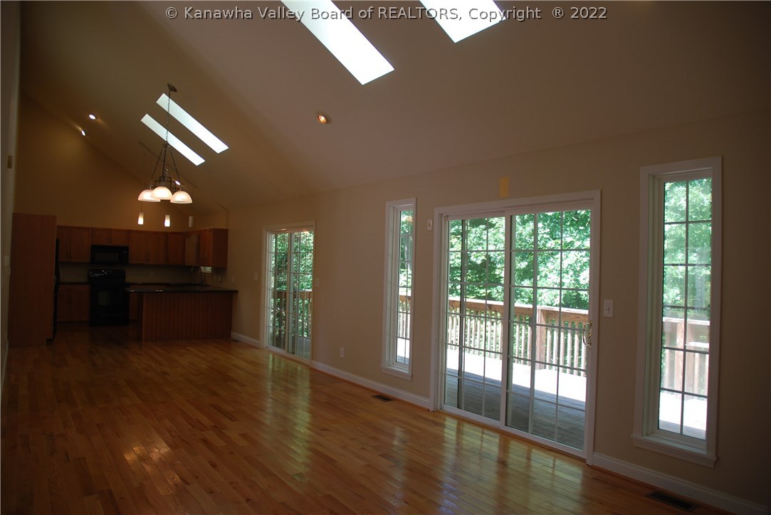 520 Poplar Heights Road Point Pleasant, WV 25550 - Photo 9 of 29 Living Space