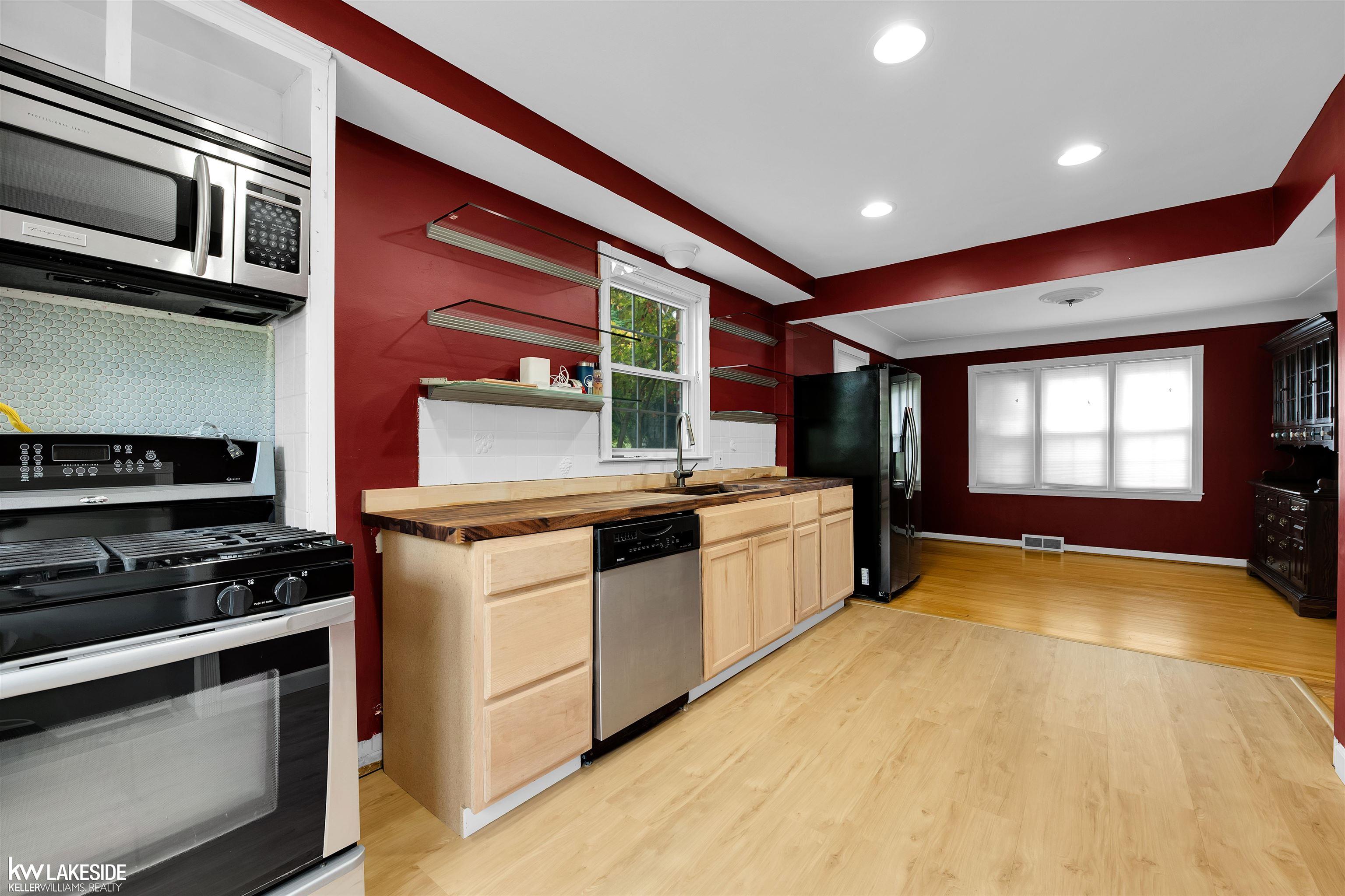 966 Hawthorne Road Grosse Pointe Woods, MI 48236 - Photo 12 of 24