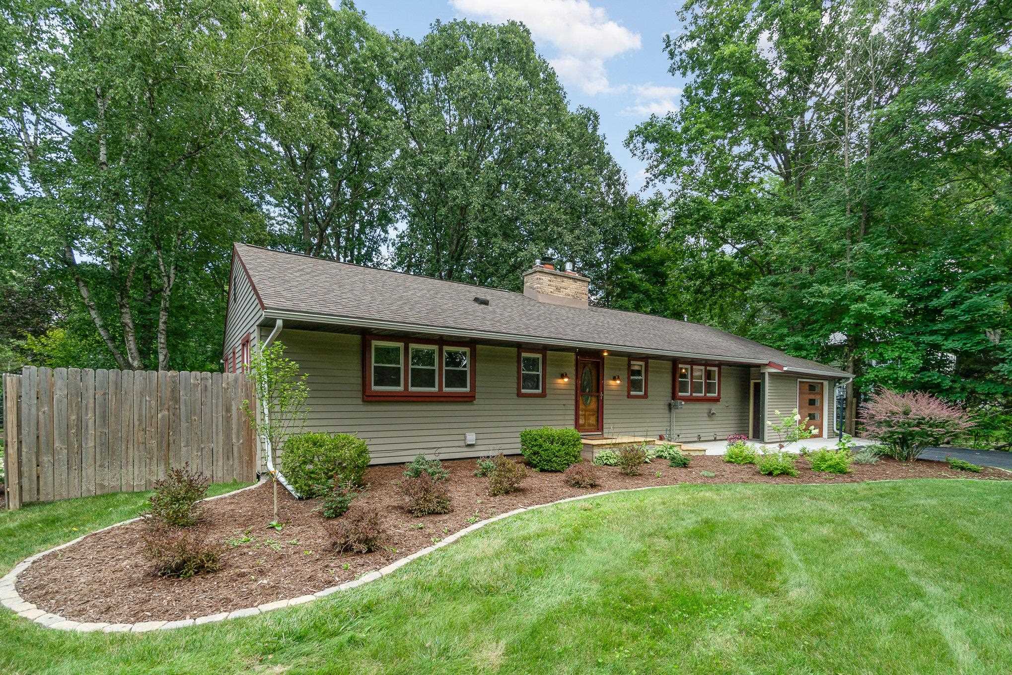 608 Hillcrest Road Midland, MI 48640 - Photo 2 of 27
