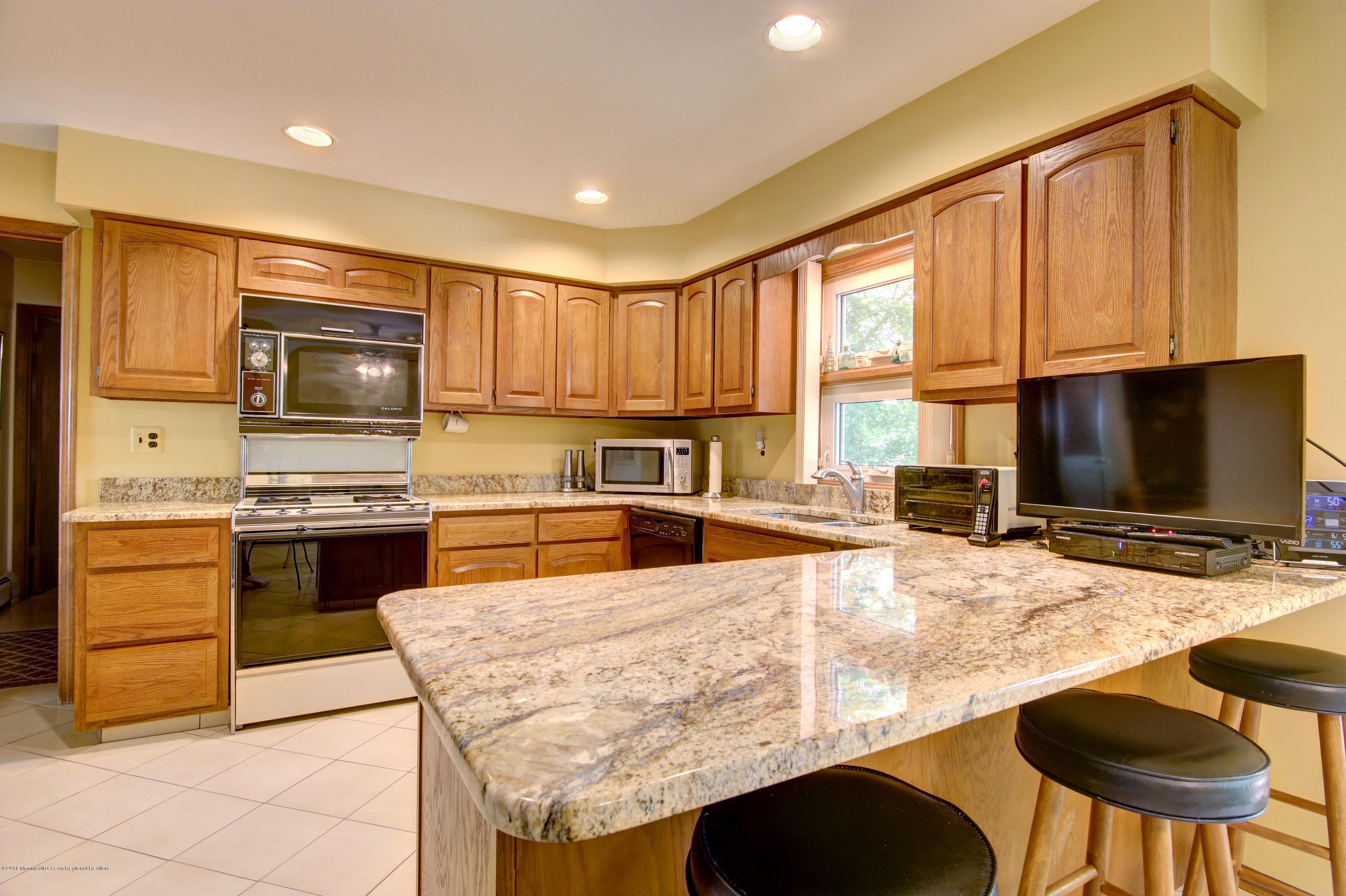 8 Pence Road Manalapan, NJ 07726 - Photo 15 of 34 Kitchen4