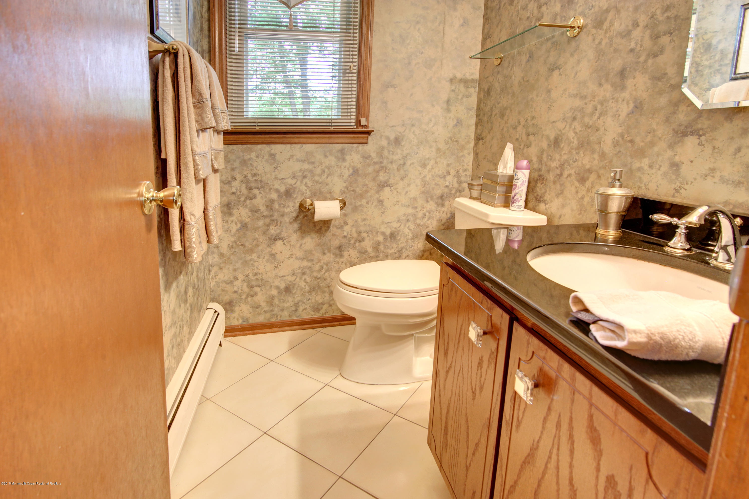 8 Pence Road Manalapan, NJ 07726 - Photo 17 of 34 Powder Room