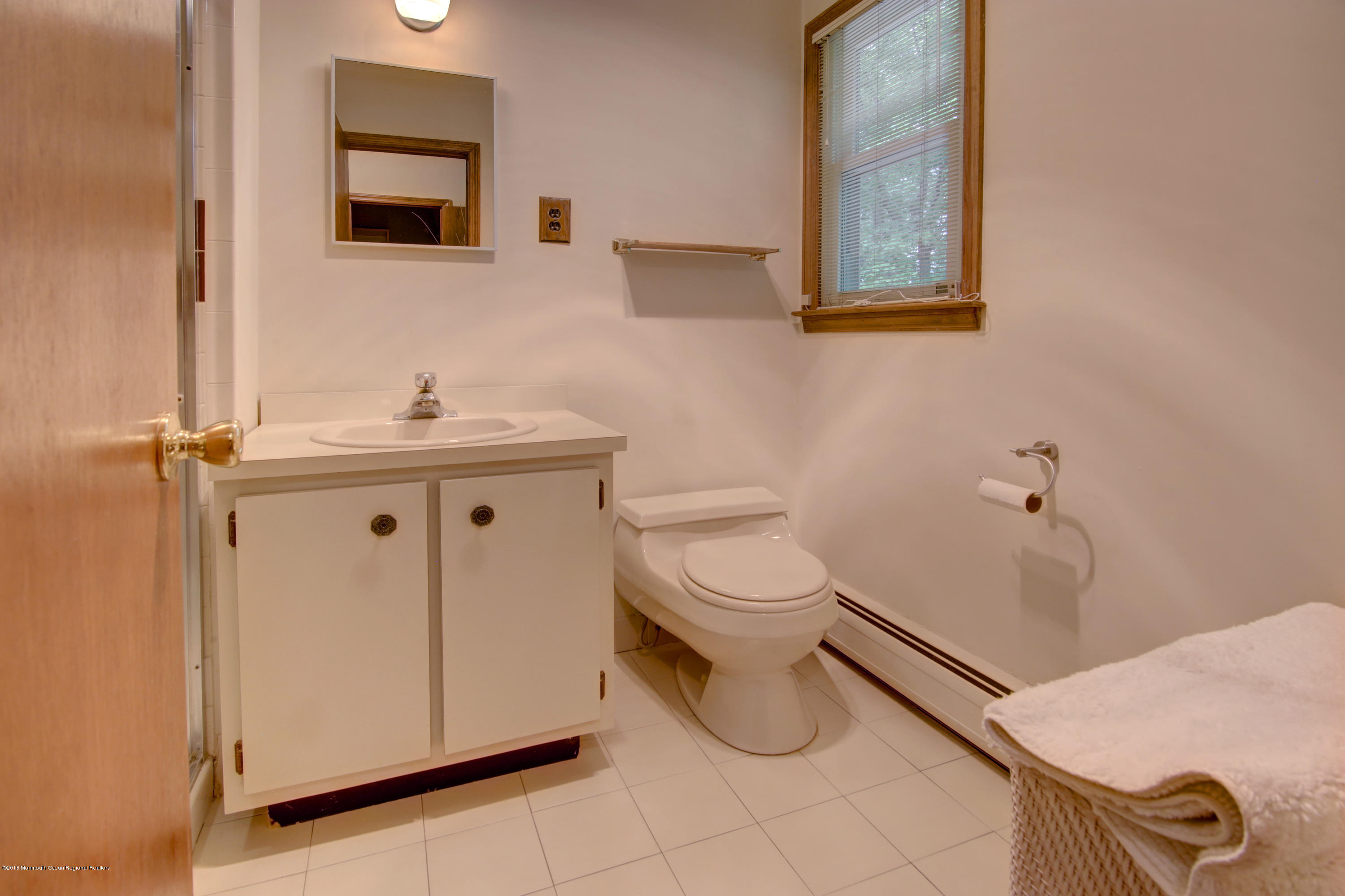 8 Pence Road Manalapan, NJ 07726 - Photo 22 of 34 Master Bath