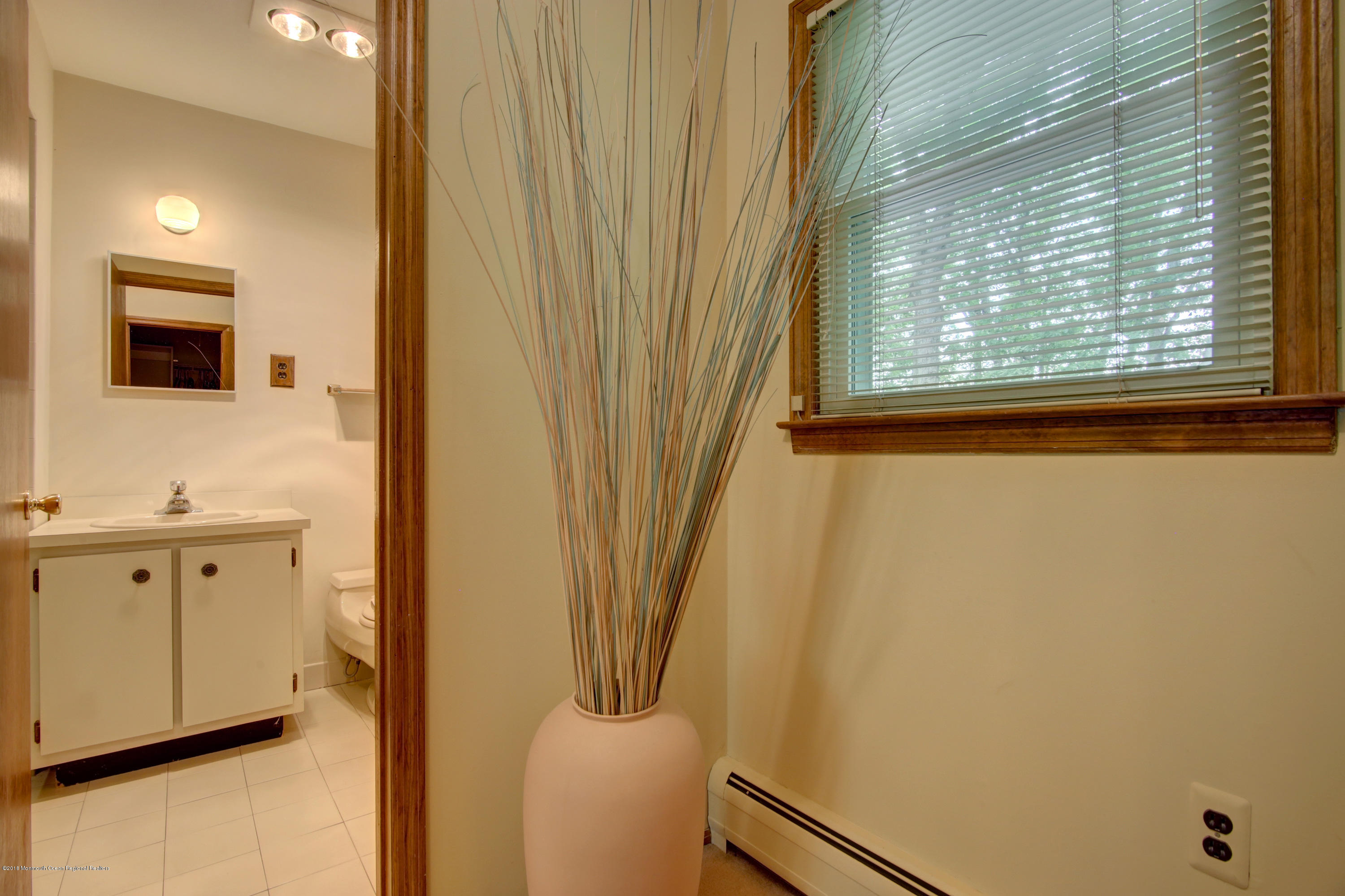 8 Pence Road Manalapan, NJ 07726 - Photo 23 of 34 Master Bath2