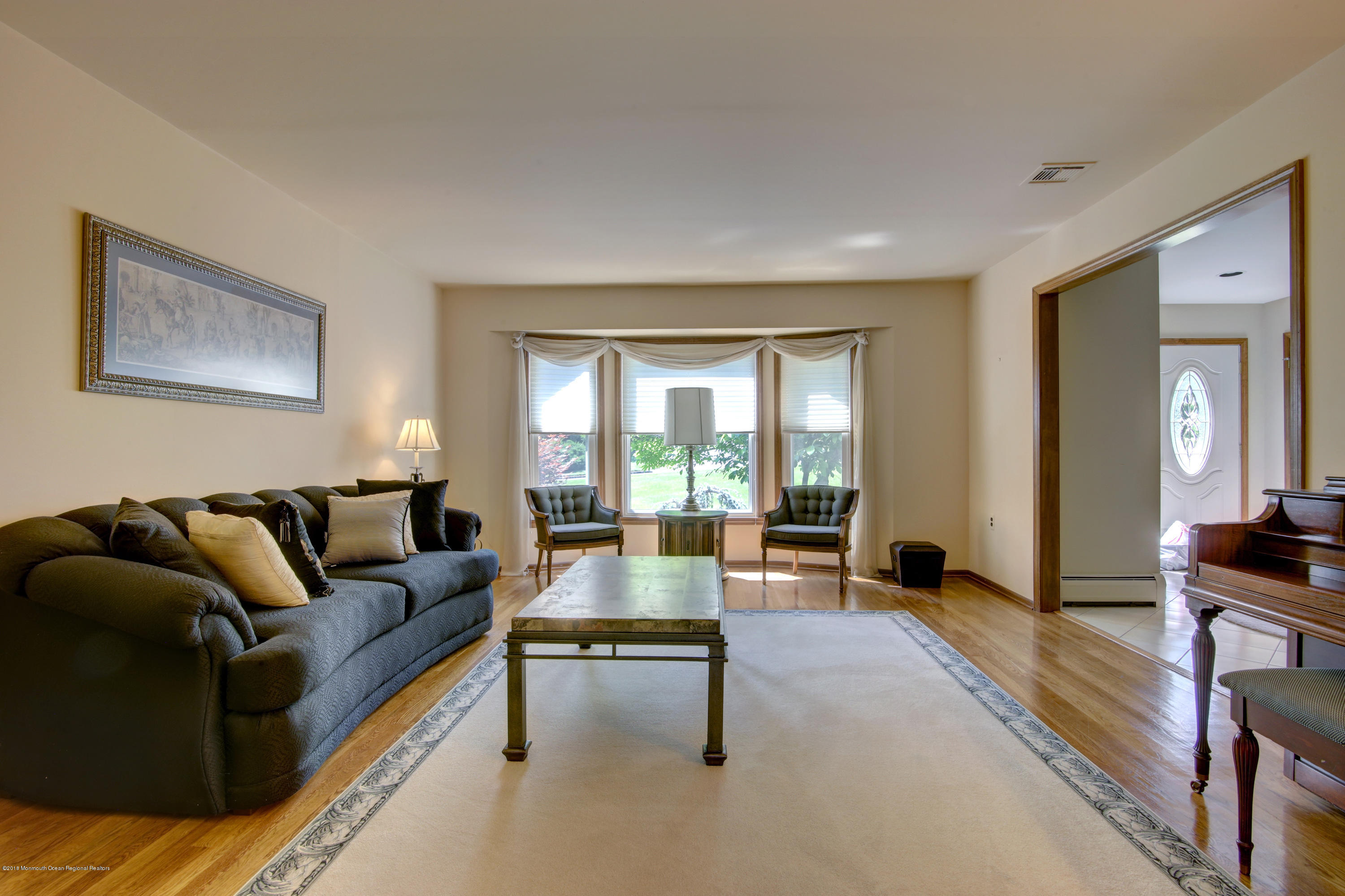 8 Pence Road Manalapan, NJ 07726 - Photo 8 of 34 Living Room