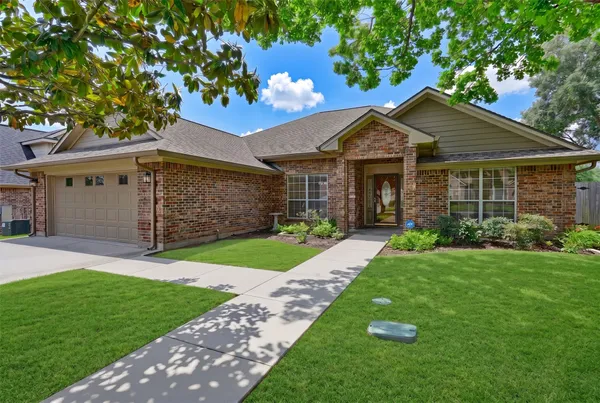$389,000 | 402 Magnolia Lane, Brenham, TX 77833