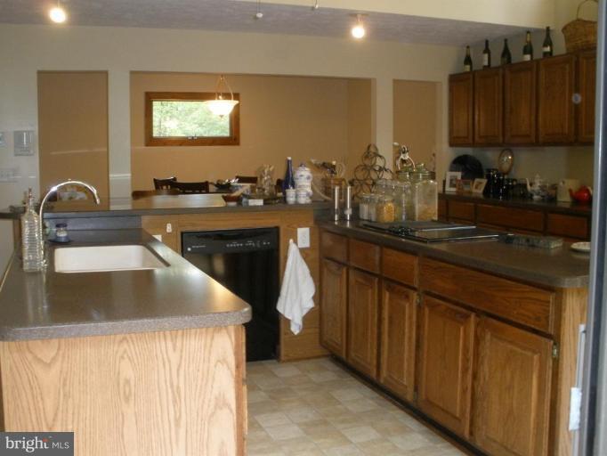 12585 Hunt Road Culpeper, VA 22701 - Photo 10 of 20 BRIGHT AIRY ROOM