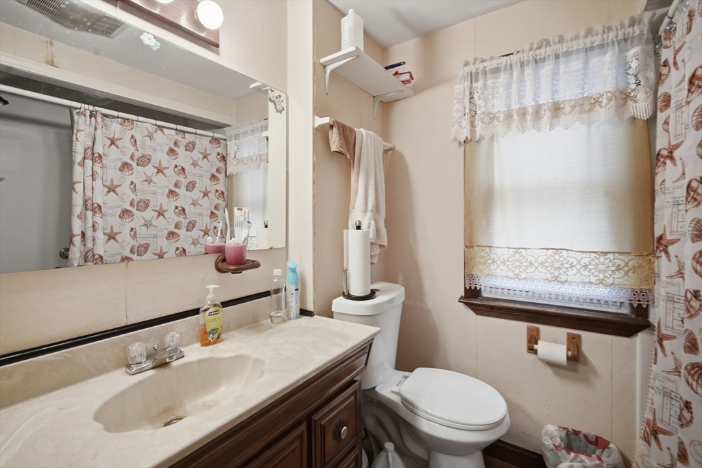 52 Haumont Terrace Springfield, MA 01104 - Photo 11 of 28