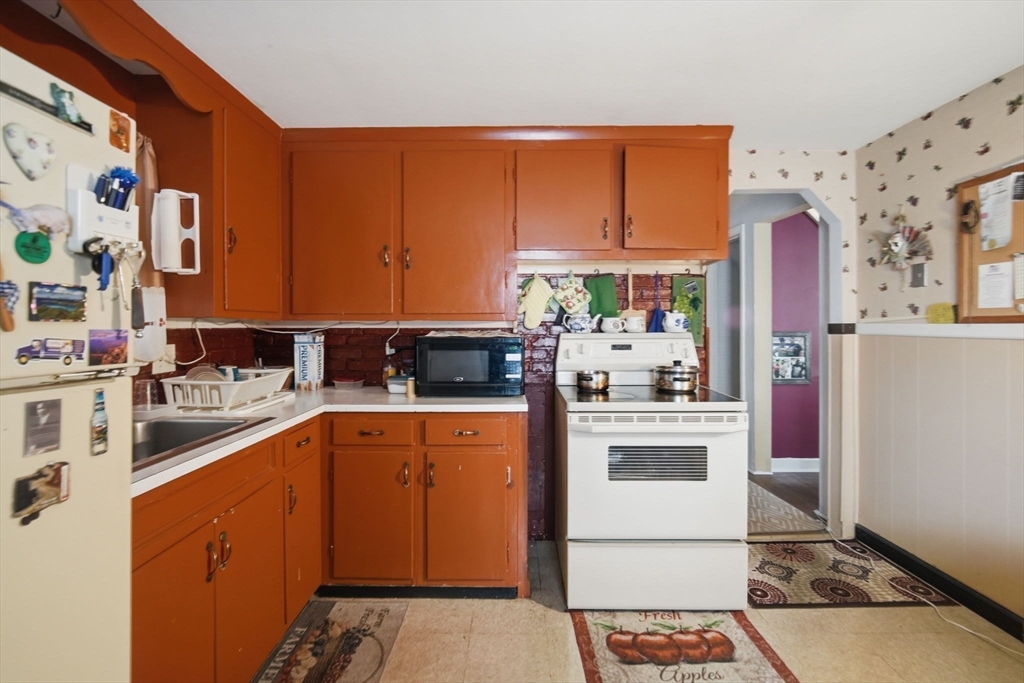 52 Haumont Terrace Springfield, MA 01104 - Photo 13 of 28