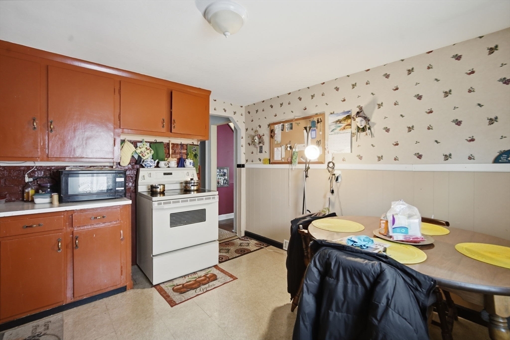 52 Haumont Terrace Springfield, MA 01104 - Photo 14 of 28