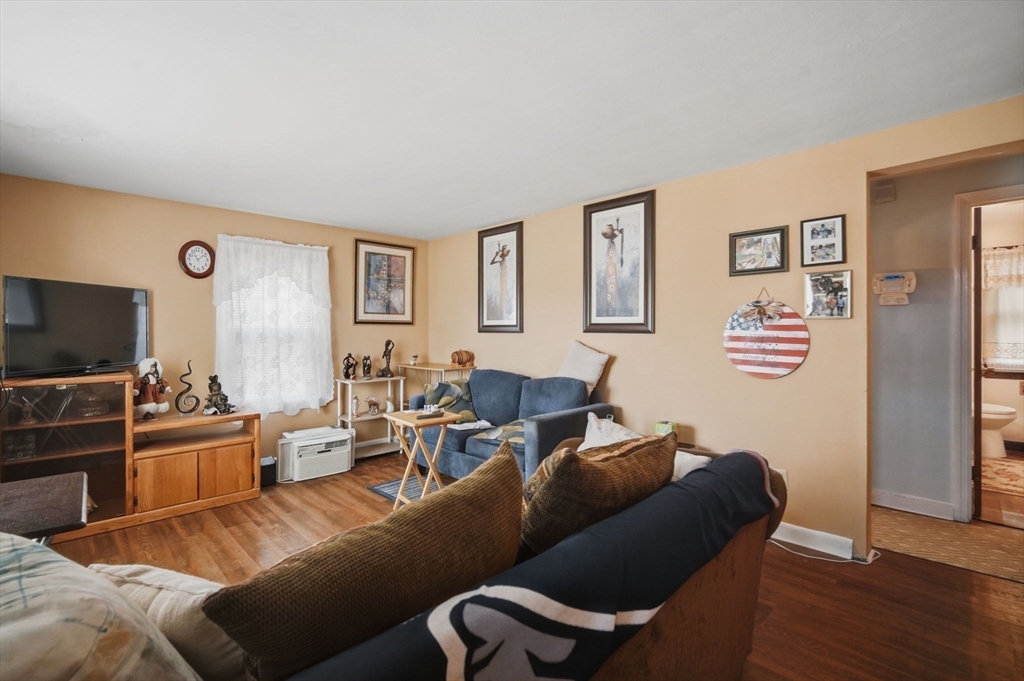 52 Haumont Terrace Springfield, MA 01104 - Photo 3 of 28