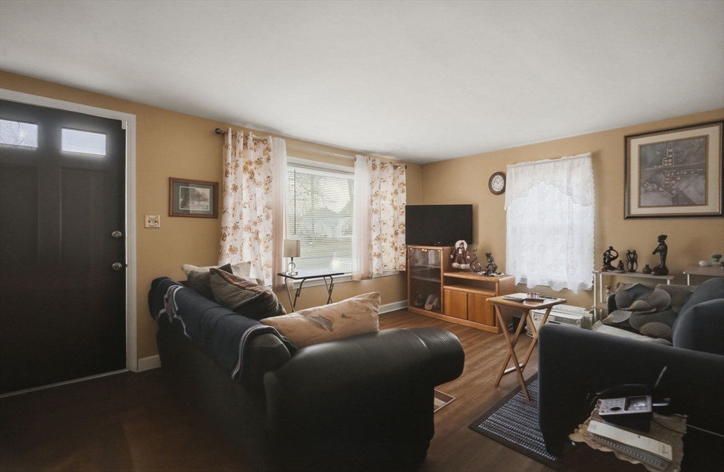52 Haumont Terrace Springfield, MA 01104 - Photo 4 of 28