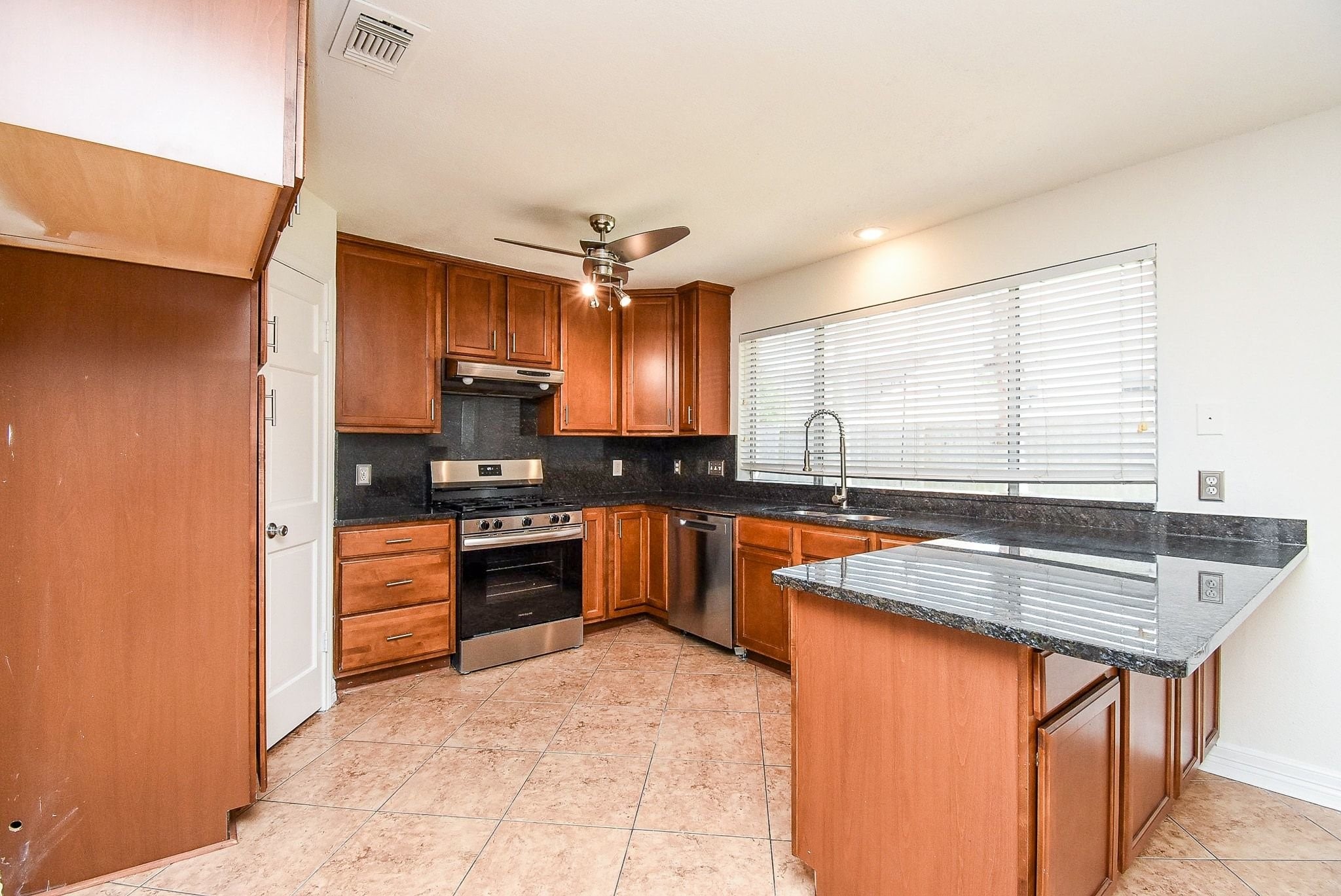 4534 Ranger Run Sugar Land, TX 77479 - Photo 5 of 31