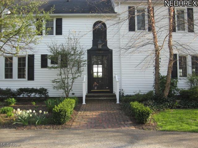 7407 Cedar Road Chesterland, OH 44026 - Photo 7 of 25 Picture perfect entrance with daffodils to greet you every spring!