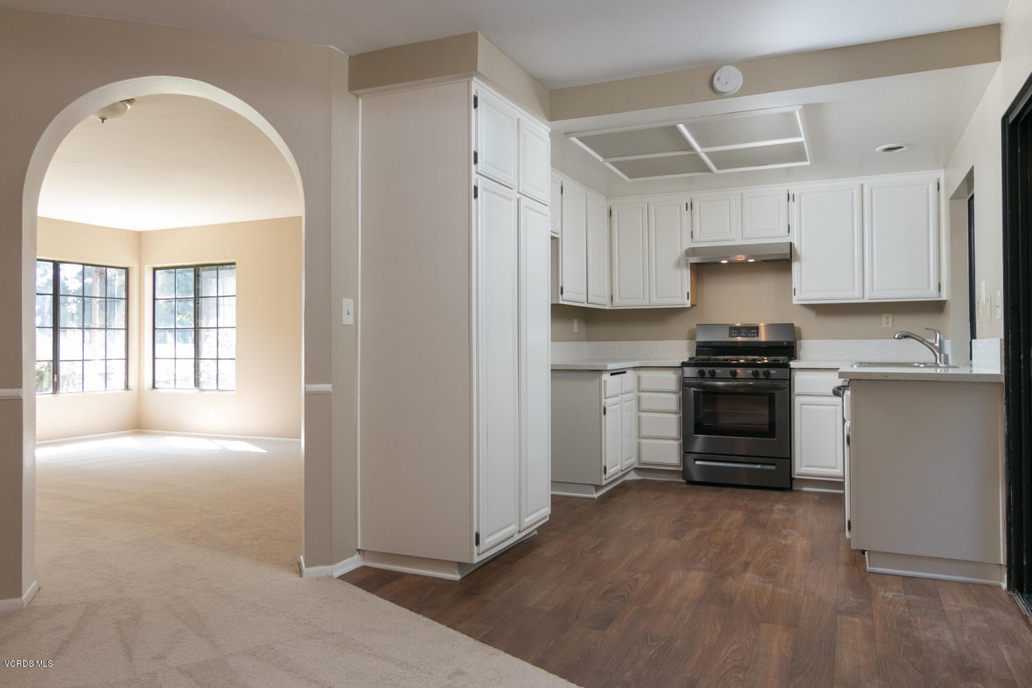3452 Olds Road Oxnard, CA 93033 - Photo 6 of 23 3452 Olds Rd-MLS_Size-006-17-Kitchen-150