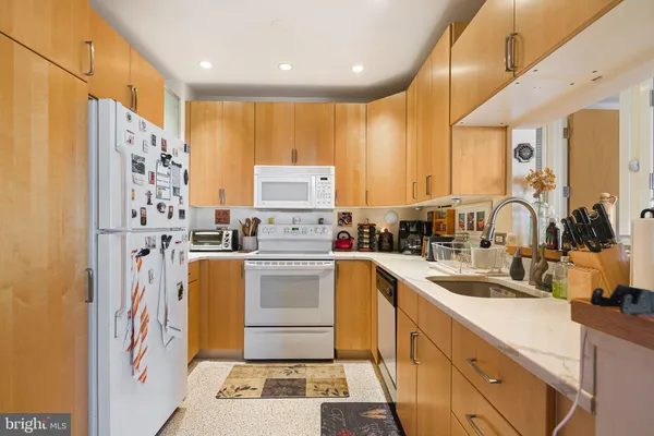 $389,500 | 214 New Street, Unit C, Philadelphia, PA 19106