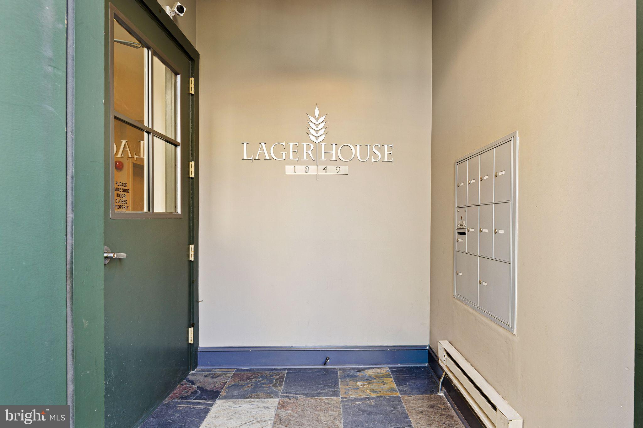 214 New Street, Unit C Philadelphia, PA 19106 - Photo 22 of 29 a view of an entryway