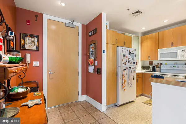 $389,500 | 214 New Street, Unit C, Philadelphia, PA 19106