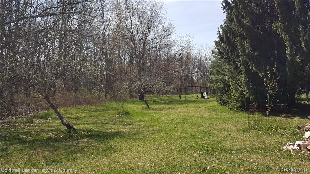 8462 McClements Road Brighton, MI 48114 - Photo 8 of 42 20170418_120830.jpg