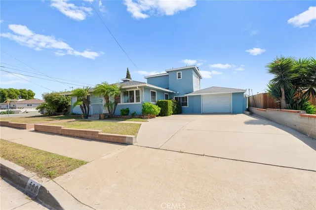 a view of multiple houses with a yard