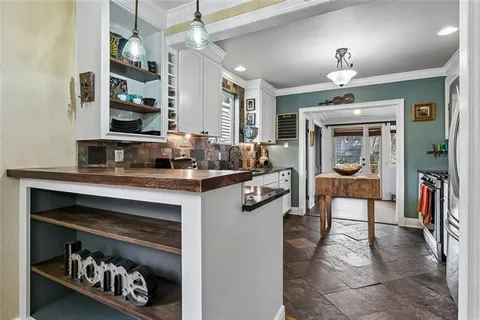 $275,000 | 16 Labarre Place, Jefferson, LA 70121