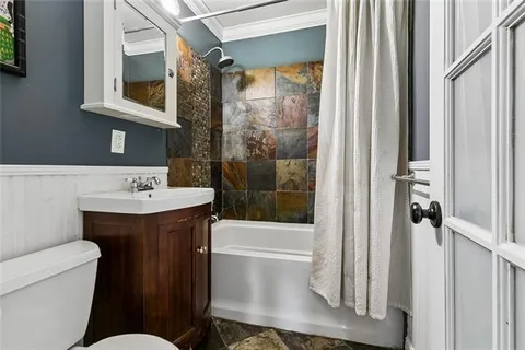 $275,000 | 16 Labarre Place, Jefferson, LA 70121