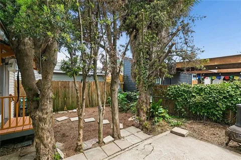 $275,000 | 16 Labarre Place, Jefferson, LA 70121