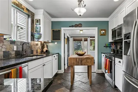 $275,000 | 16 Labarre Place, Jefferson, LA 70121