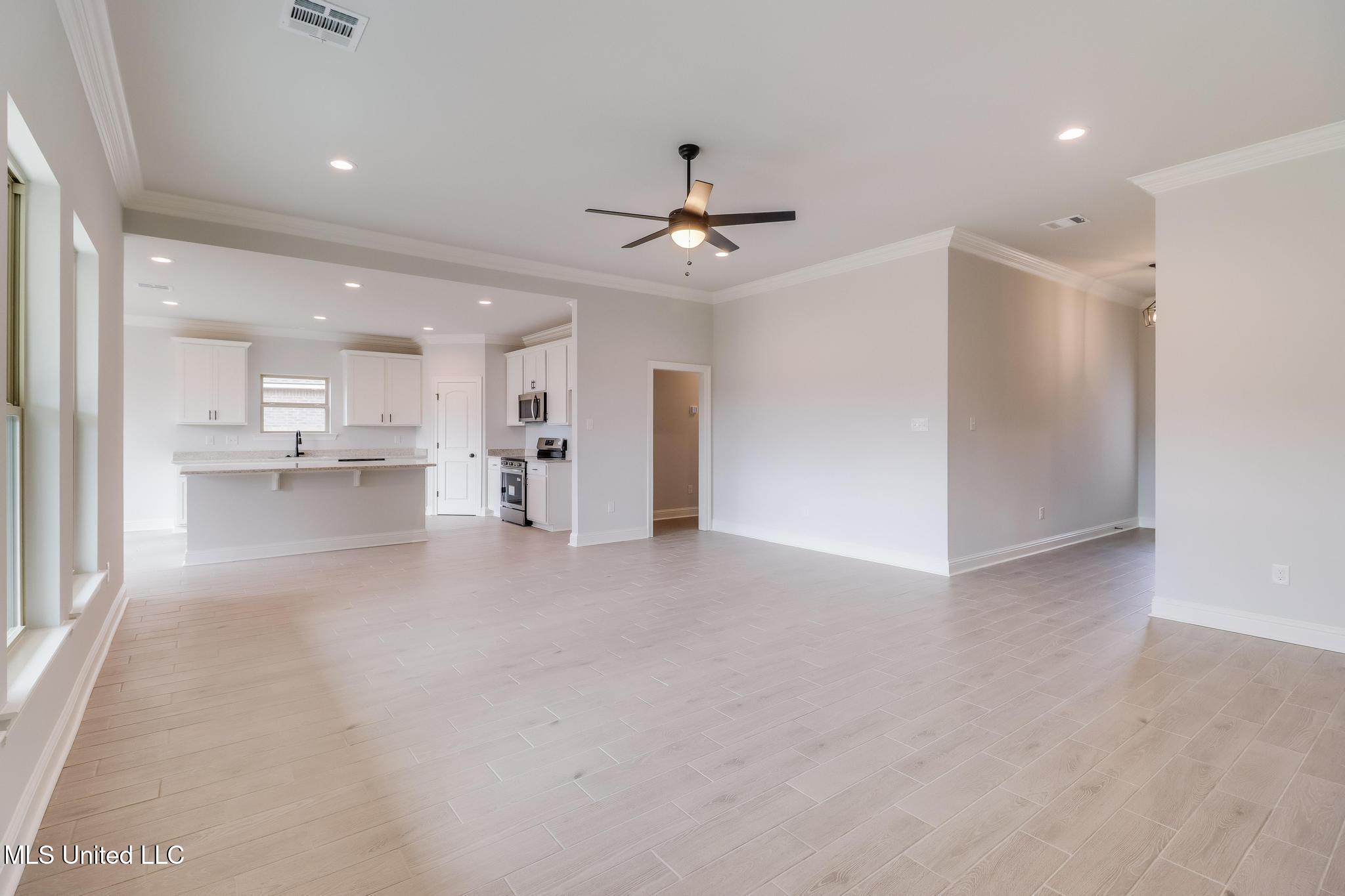 15216 High Point Drive Gulfport, MS 39503 - Photo 4 of 25 IMG_9668-Edit