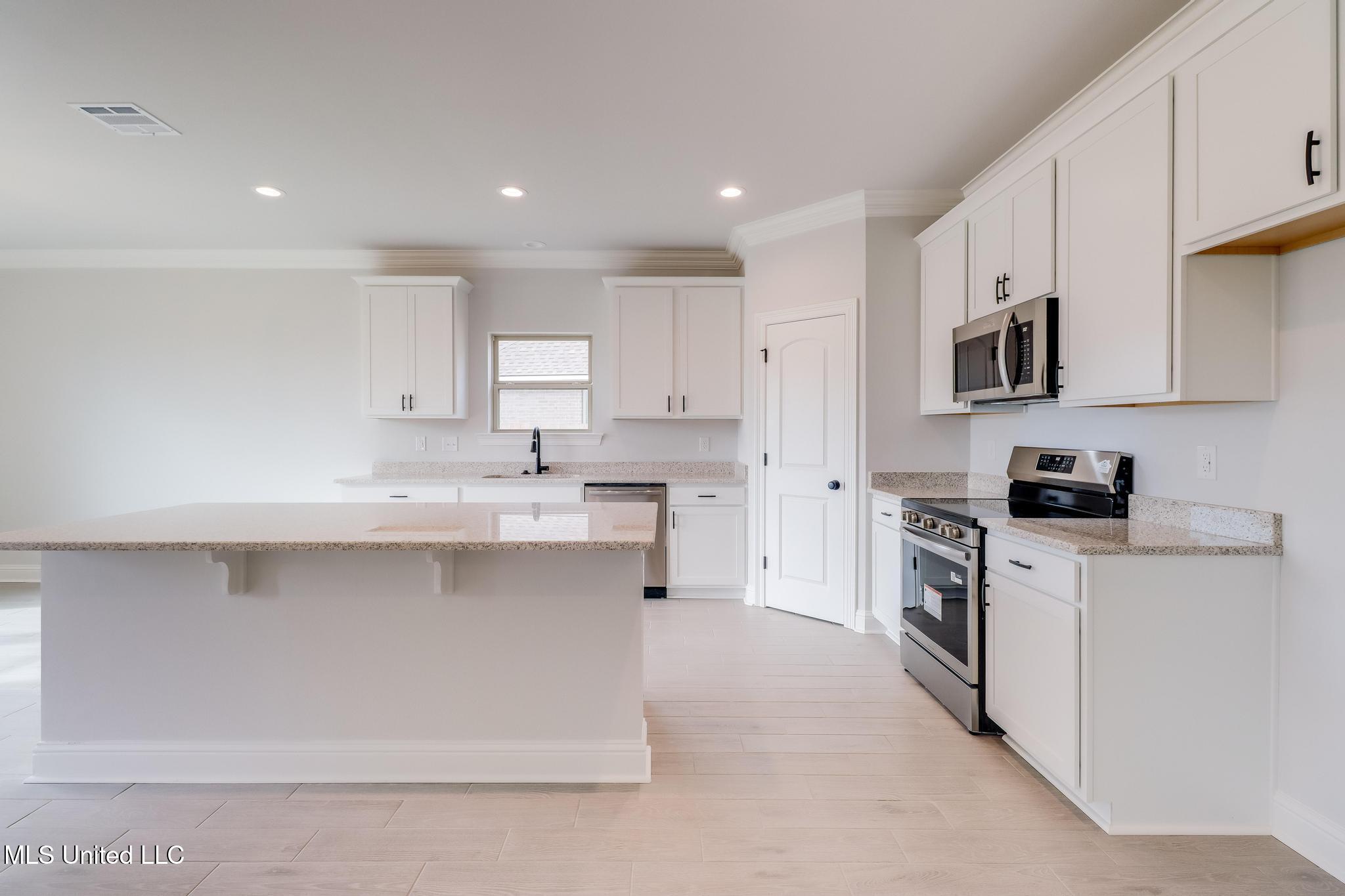 15216 High Point Drive Gulfport, MS 39503 - Photo 6 of 25 IMG_9674-Edit