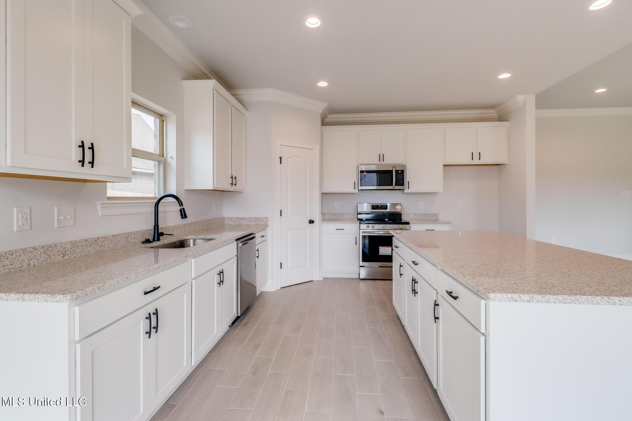 15216 High Point Drive Gulfport, MS 39503 - Photo 8 of 25 IMG_9683-Edit