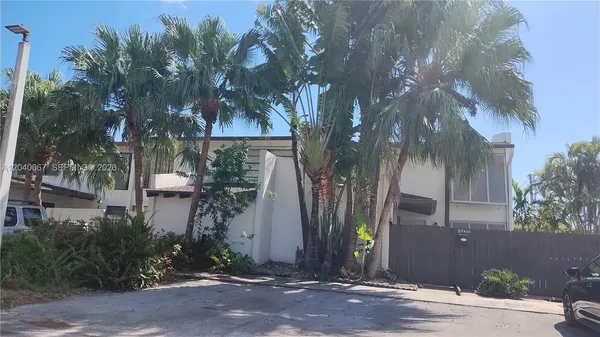 $3,000 | 7115 Southwest 111th Place, Miami, FL 33173