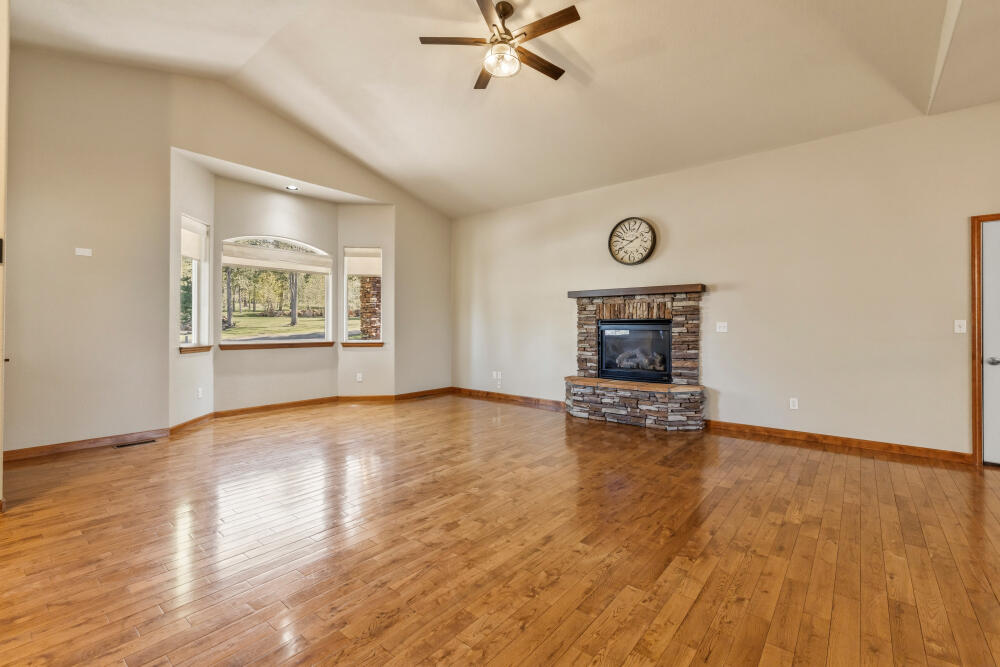 6352 Sanderling Road Klamath Falls, OR 97601 - Photo 18 of 65 Great Room