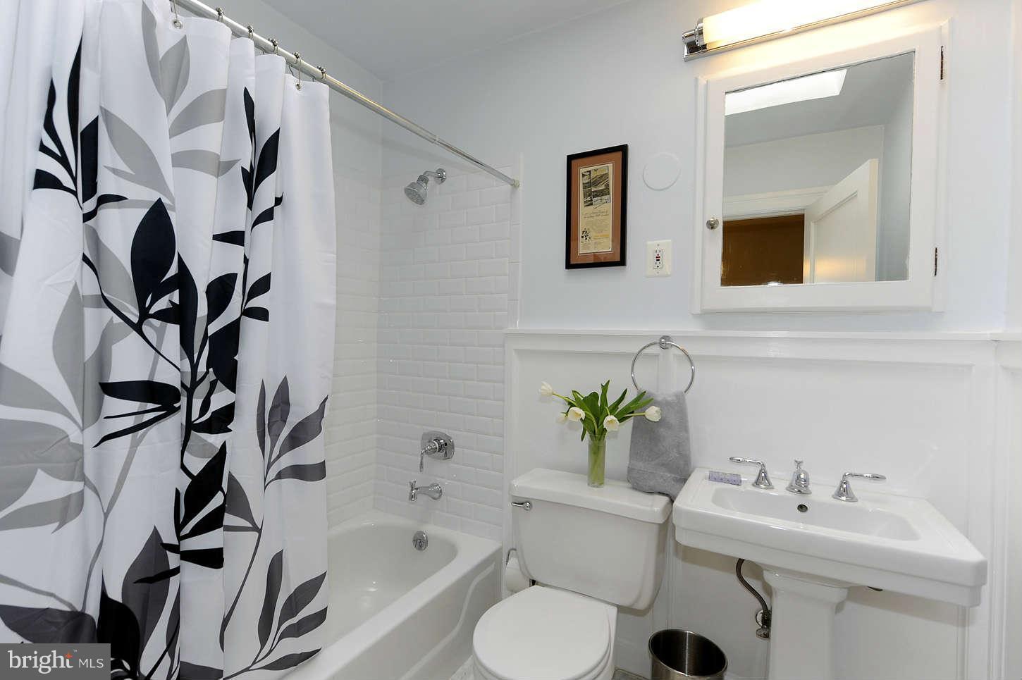 2011 Klingle Road Northwest Washington, DC 20010 - Photo 17 of 24 Bath