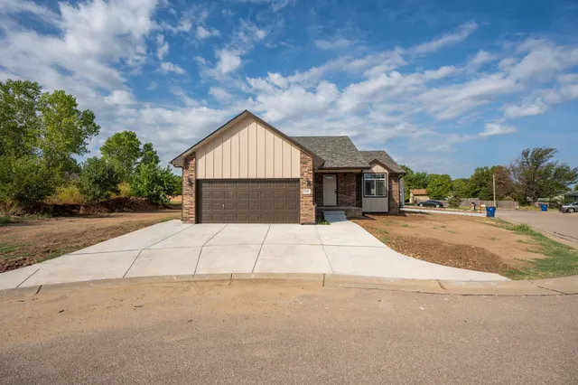 $289,900 | 1634 South Smithmoor Street, Wichita, KS 67207