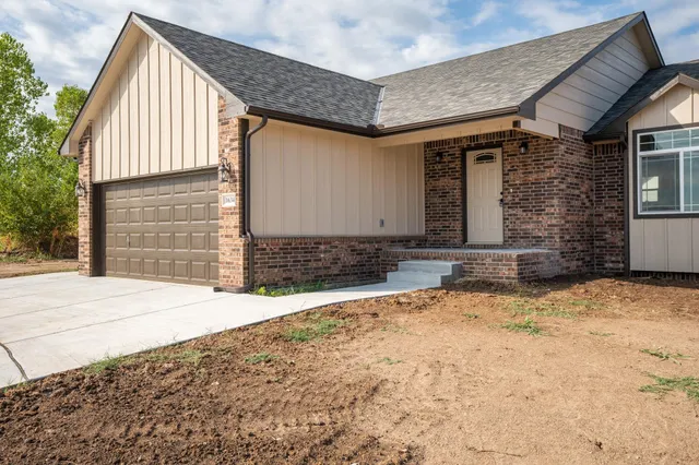 $289,900 | 1634 South Smithmoor Street, Wichita, KS 67207