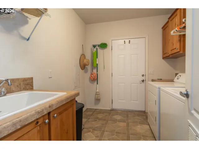 $130,000 | 490 Knoll Terrace Drive, Canyonville, OR 97417