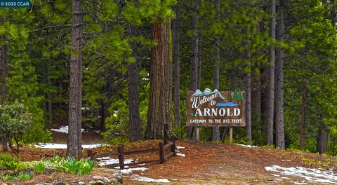 front view of an buildings with a swimming pool
