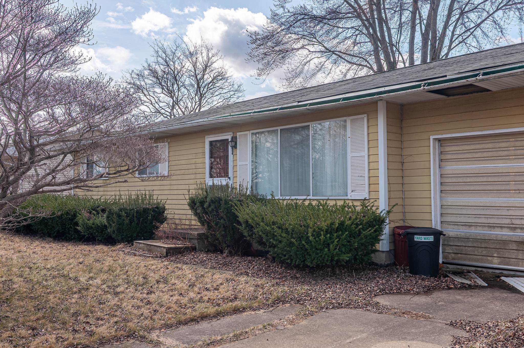 4820 South Washington Road Saginaw, MI 48601 - Photo 4 of 5 50170442-bfeeb414-2fde-4f38-a876-7b60d7a6ef45.JPG