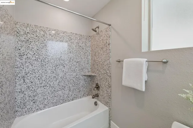 $1,295,000 | 6757 Skyview Drive, Oakland, CA 94605