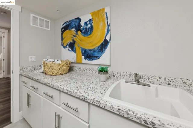 $1,295,000 | 6757 Skyview Drive, Oakland, CA 94605