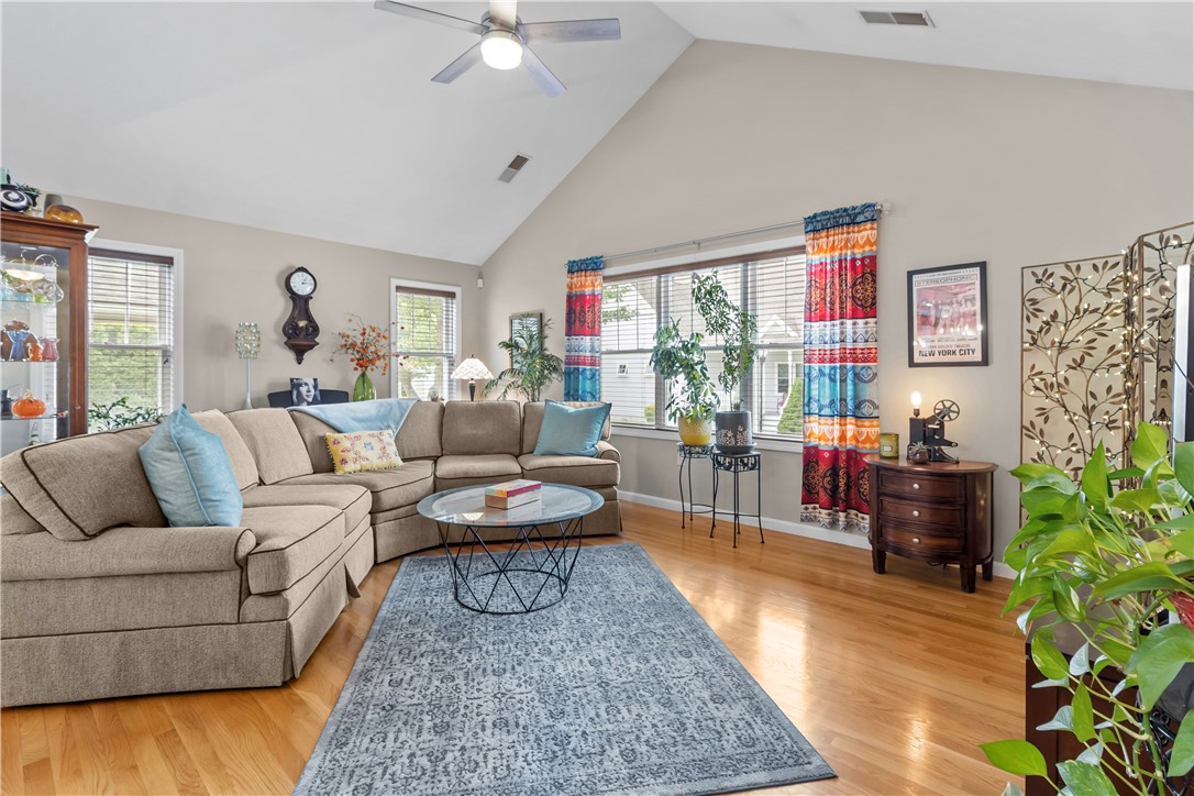 500 Mendon Road, Unit 323 Cumberland, RI 02864 - Photo 11 of 38
