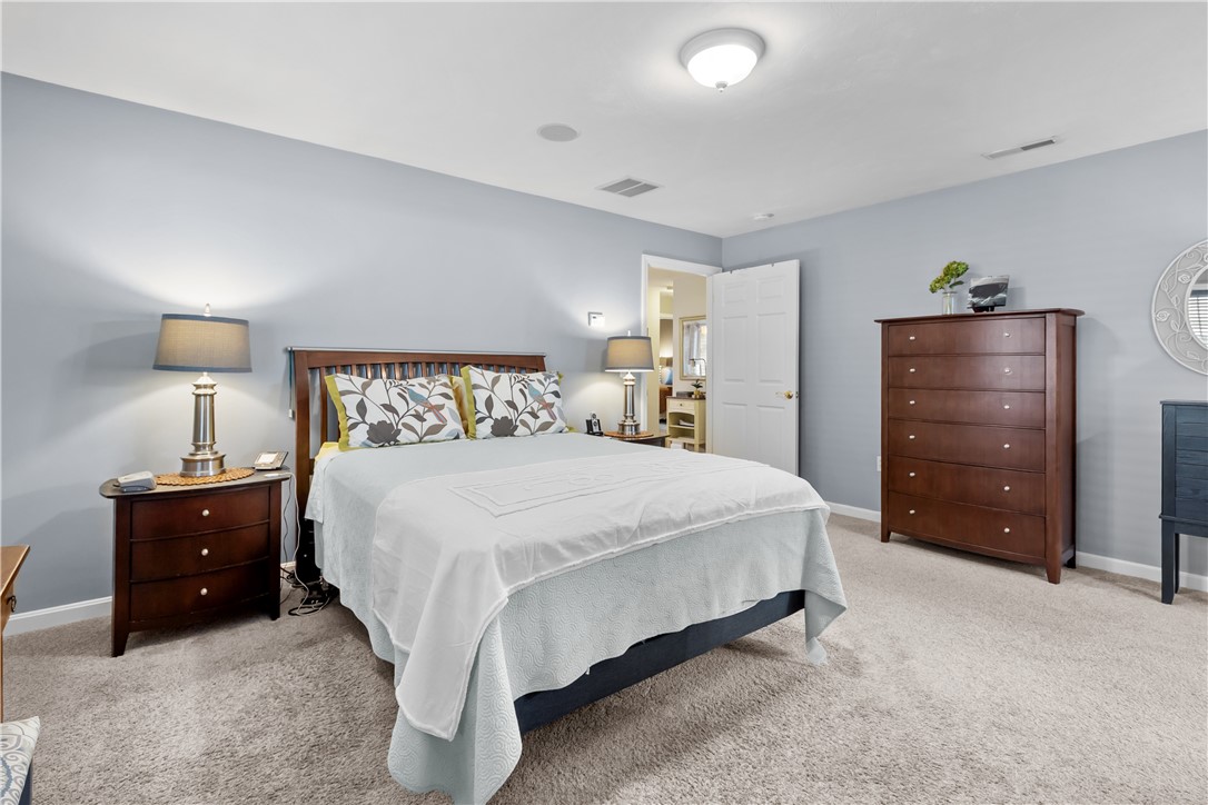 500 Mendon Road, Unit 323 Cumberland, RI 02864 - Photo 17 of 38