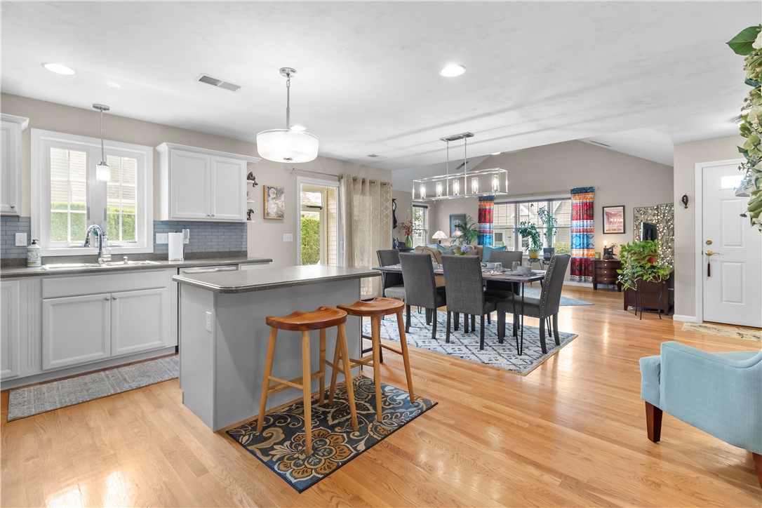 500 Mendon Road, Unit 323 Cumberland, RI 02864 - Photo 6 of 38