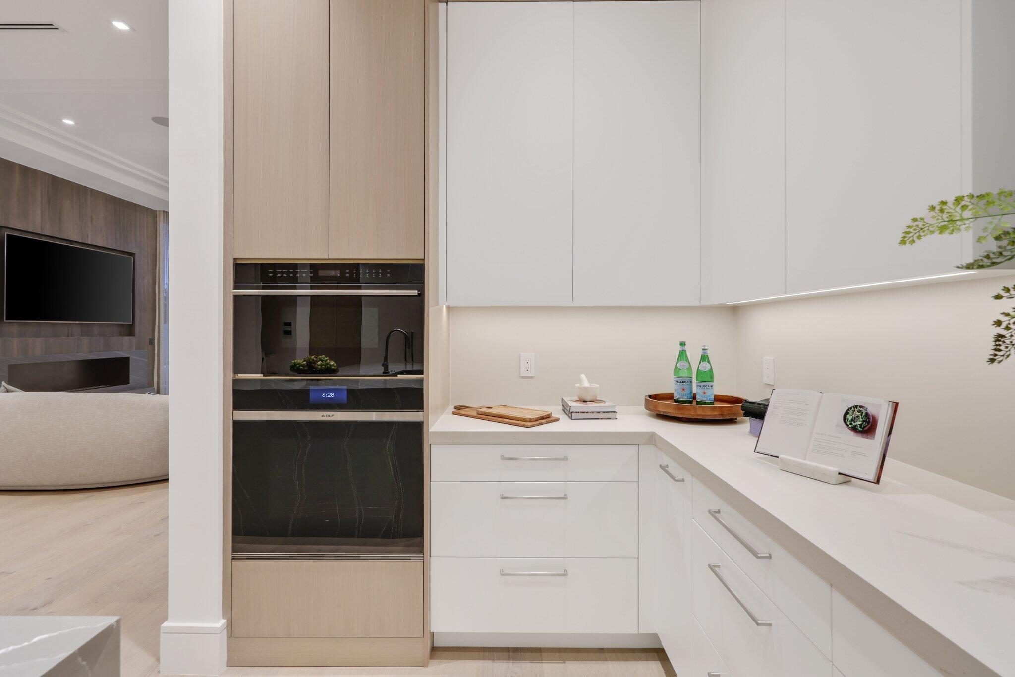 305 Grove Place Delray Beach, FL 33444 - Photo 18 of 88 kitchen