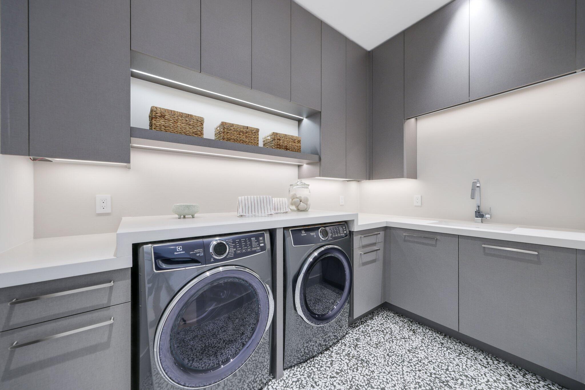 305 Grove Place Delray Beach, FL 33444 - Photo 70 of 88 laundry up